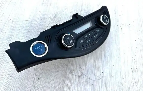 Toyota Yaris Climate control unit 75F206