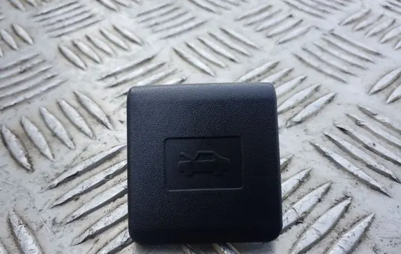 Engine bonnet (hood) release handle