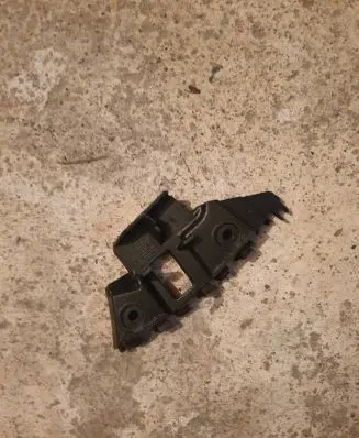 Volkswagen Jetta VI Front bumper mounting bracket 5C6807184
