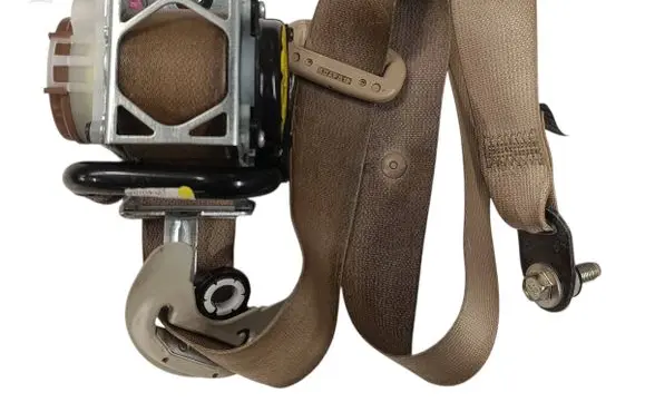 Subaru Outback (BS) Front seatbelt