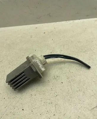 Nissan Primera Heater blower motor/fan resistor 70T031