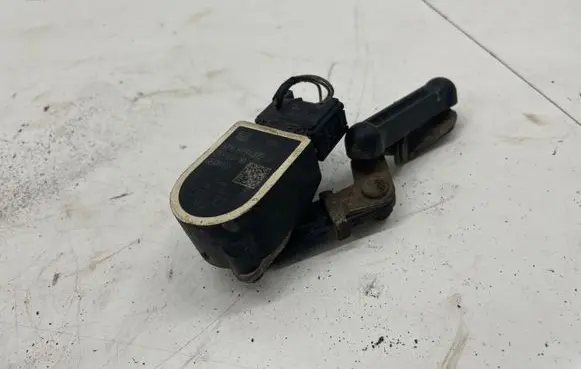 Headlight/headlamp level sensor