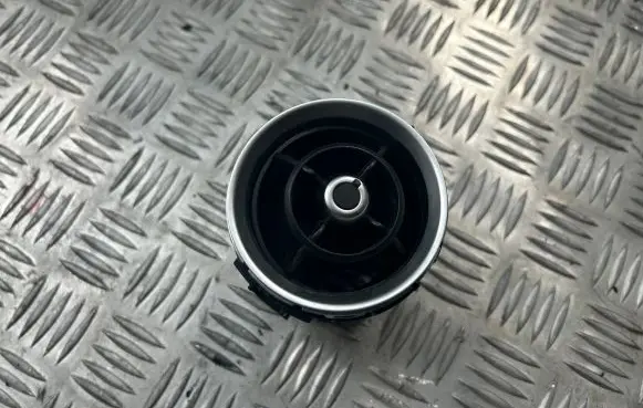 Rear air vent grill