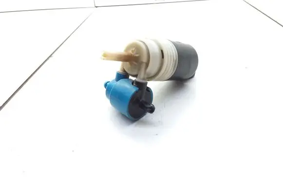 Volkswagen PASSAT B3 Windscreen/windshield washer pump 1H6955651