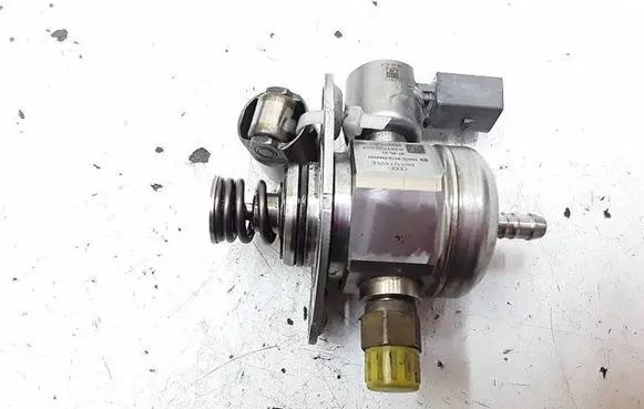 Audi A3 S3 8P Fuel injection high pressure pump 06H127025E 1000075257 0261520039