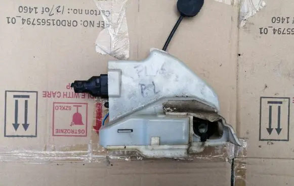 Volkswagen Golf Plus Front door lock