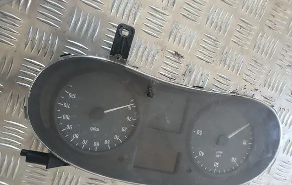 Renault Trafic II (X83) Speedometer (instrument cluster) P8200283201