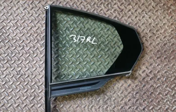 Rear vent window glass