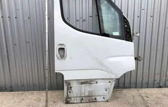 Iveco Daily 6th gen Front door 