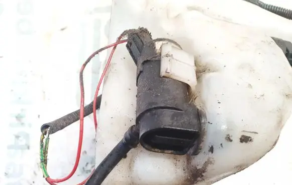 Volvo S40 Windscreen/windshield washer pump