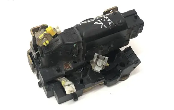 Nissan Kubistar Front door lock