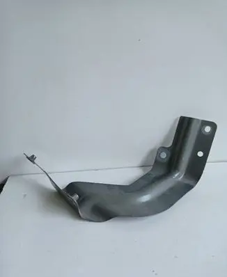 Fender mounting bracket