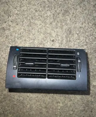 Rear air vent grill