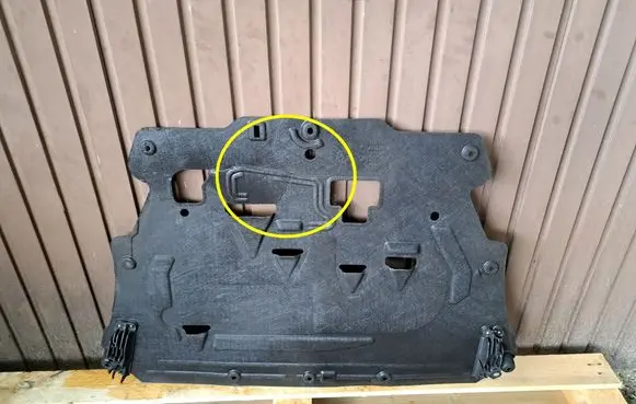 Volvo V60 Front bumper skid plate/under tray 31290966