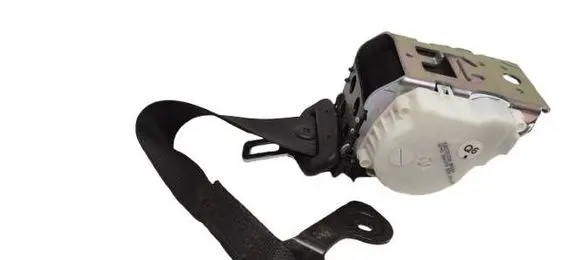 Mercedes-Benz C AMG W204 Middle seatbelt (rear) 33053533A