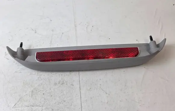Third/center stoplight