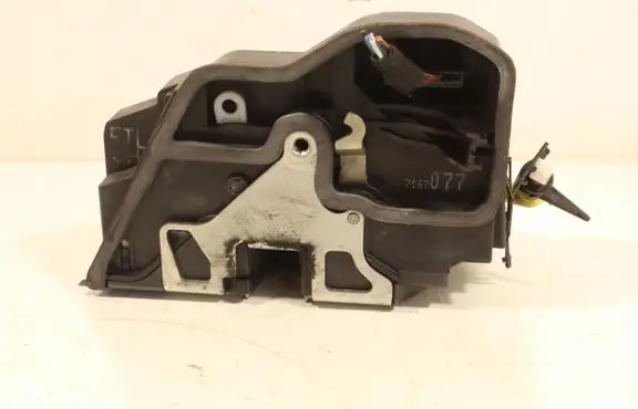 BMW 1 E81 E87 Front door lock 7167077
