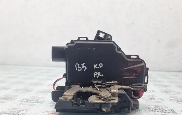 Volkswagen PASSAT B5 Front door lock