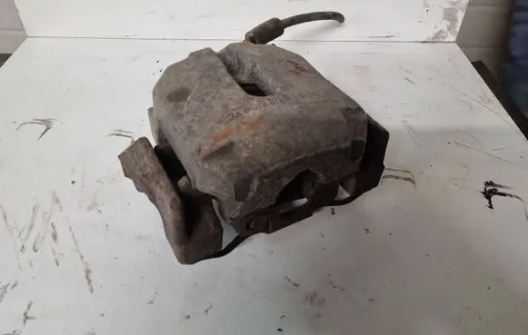BMW 5 E39 Front brake caliper