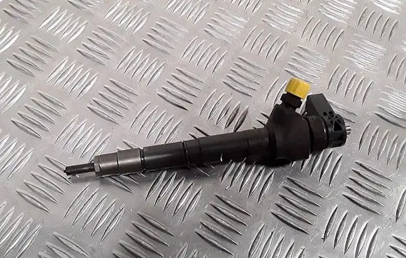 Audi A5 8T 8F Fuel injector 0445110647 03l130277q