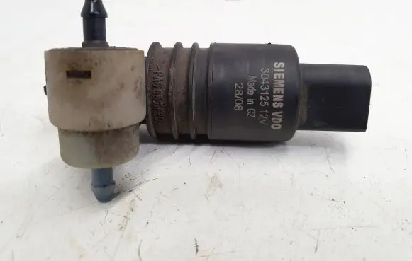 Mitsubishi Outlander Windscreen/windshield washer pump 3043125