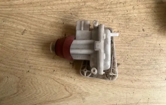 Audi 80 90 B2 Central locking vacuum pump 893862153