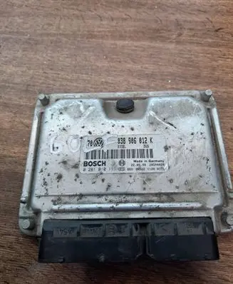 Volkswagen Golf IV Engine control unit/module 038906012K 0281010111