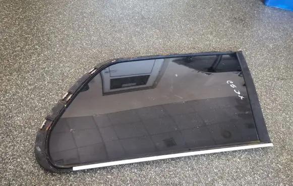 Volvo XC90 Rear side window