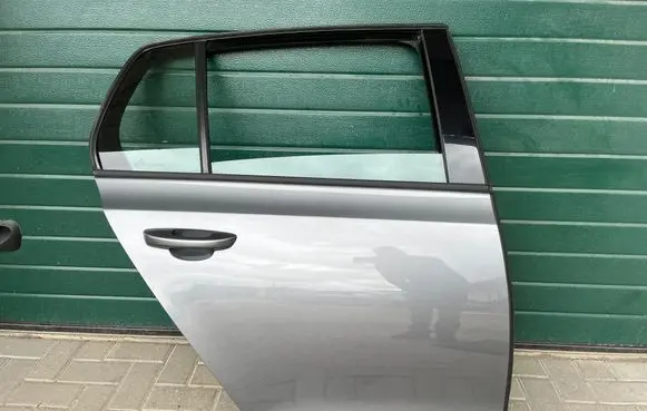 Volkswagen Golf VI Rear door LA7T