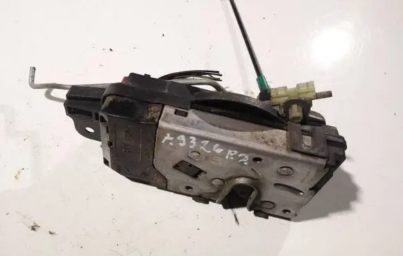 Toyota Corolla E140 E150 Front door lock 93162844 c101873839
