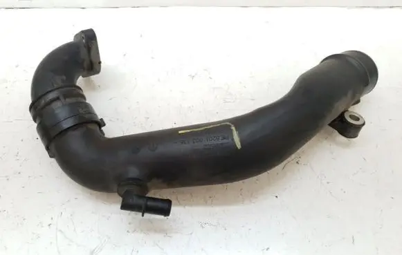 Renault Megane III Air intake hose/pipe 8201003136