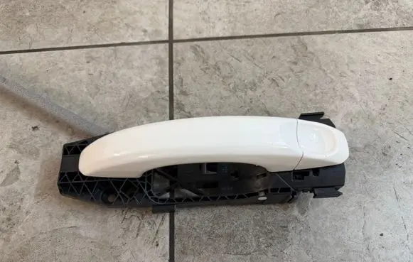 Volkswagen Amarok Rear door exterior handle