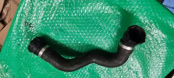 Coolant pipe/hose