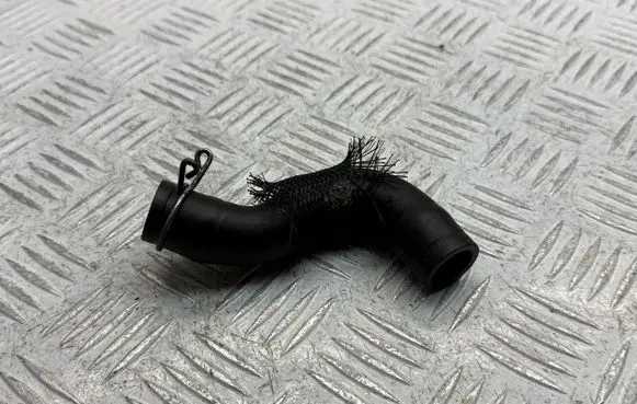 Toyota Corolla Verso AR10 Breather hose/pipe 122610R010 9046623003