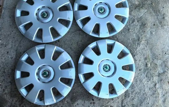 Skoda Octavia Mk2 (1Z) R15 wheel hub/cap/trim 1Z0601147