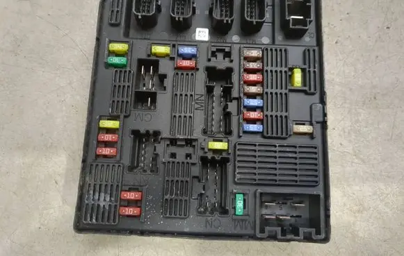 Renault Scenic III - Grand scenic III Fuse module 284B67924R 03310C1300521