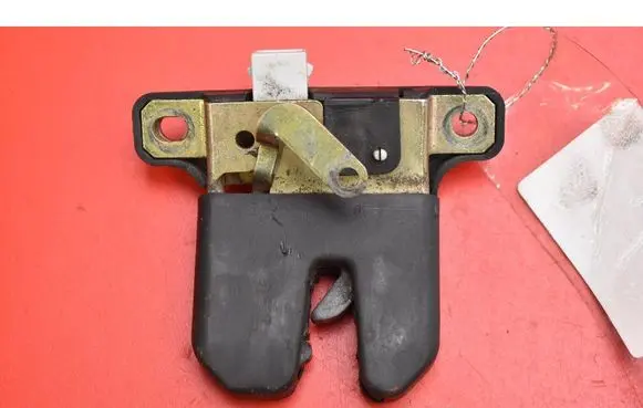 Seat Toledo II (1M) Tailgate/trunk/boot lock/catch/latch 8D5827505D
