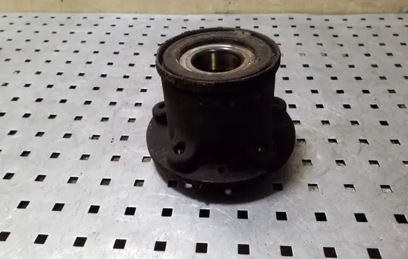 Nissan NV400 Rear wheel hub