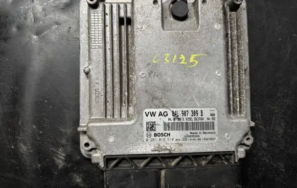 Seat Leon (5F) Engine control unit/module 04L907309B 0281018510