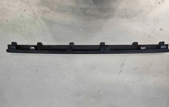 Volvo XC90 Front bumper splitter molding 31383799