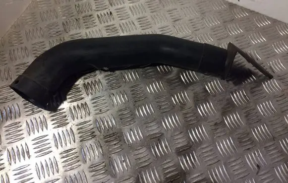 Ford Mondeo Mk III Air intake duct part 1S719A675EB