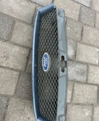 Ford Mondeo Mk III Front grill 1S7X8A100A 1S7A8A188AJ