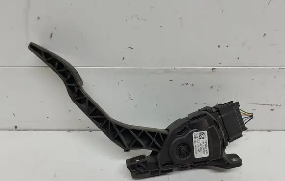 Volvo V60 Accelerator throttle pedal 31329061