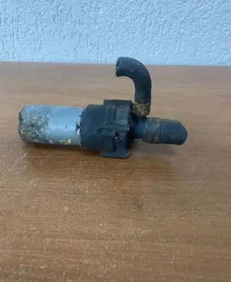 Mercedes-Benz E W210 Windscreen/windshield washer pump 0115450128 E252