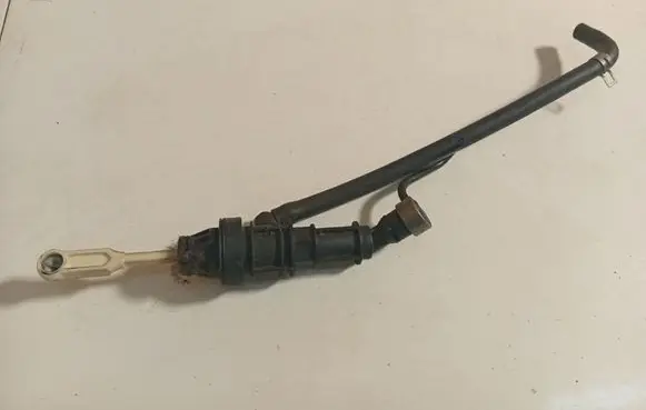 Chrysler Sebring (JS) Clutch master cylinder