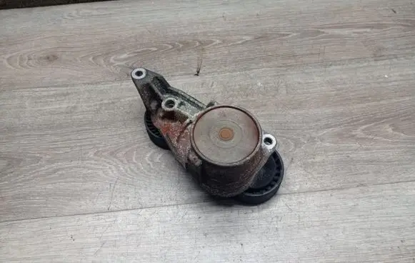 Volvo V70 Generator/alternator belt tensioner 30757282