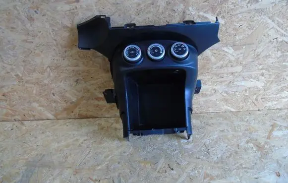 Mitsubishi Outlander Climate control unit 0001