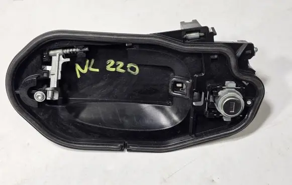 BMW 5 E60 E61 Front door exterior handle/bracket 7191615