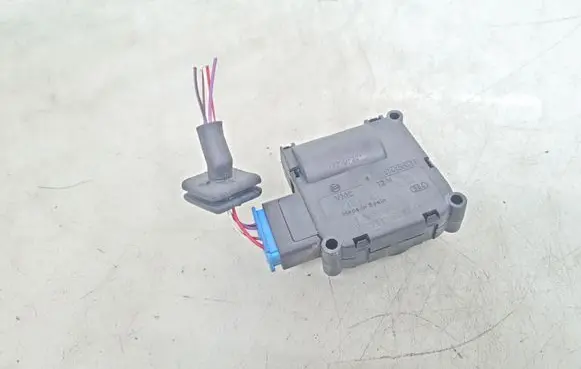 Audi A8 S8 D3 4E Air flap motor/actuator 4E0820511