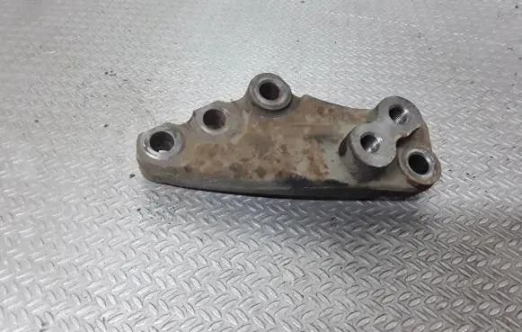 Honda CR-V Engine mounting bracket
